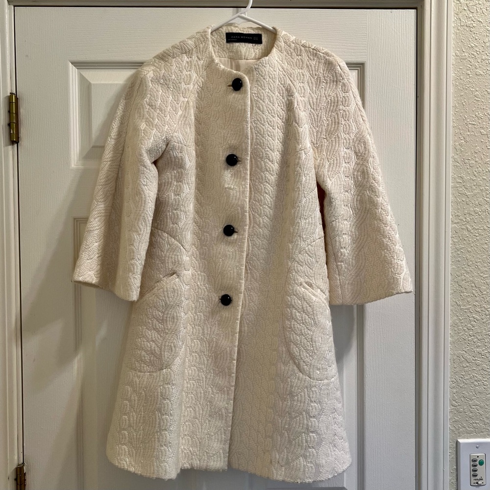 Beautiful Vintage Looking White Jacket 🤍